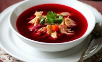 Борщ с курицей и свеклой