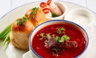 Борщ с пампушками