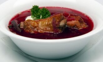 Борщ с свиными ребрышками