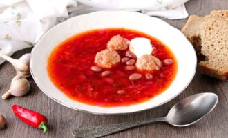 Борщ сибирский с фрикадельками