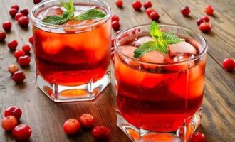 клюквенный морс из свежих ягод
