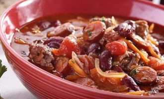 мясной суп с красной фасолью