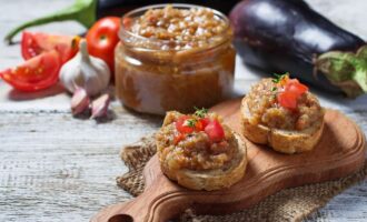 Овощная икра с баклажанами