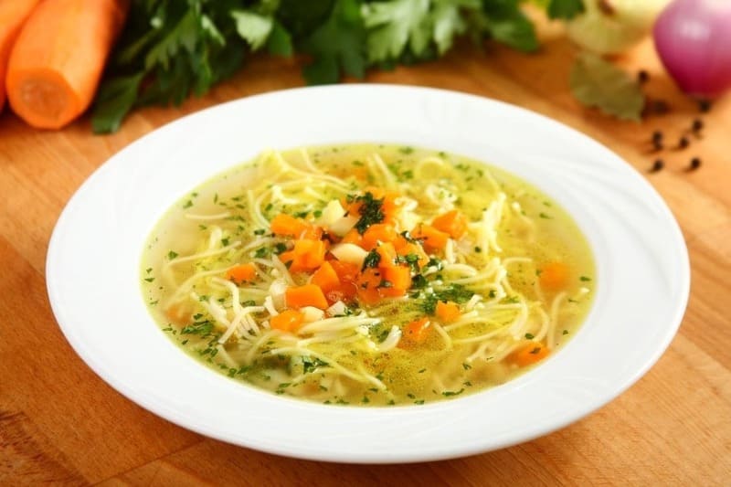 Наваристый польский бульон Росул с мясом и зеленью