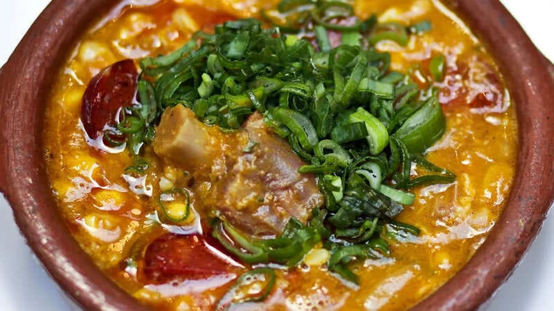 Национальный аргентинский суп Локро с мясом, тыквой и кукурузой