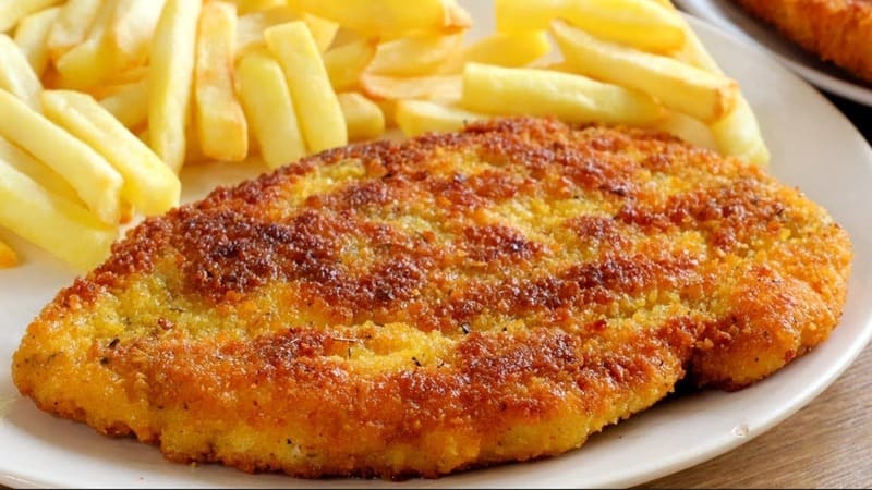Нежный эскалоп из курицы в духовке с медово-горчичной глазурью на решетке для запекания