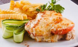 Эскалоп с помидорами и сыром