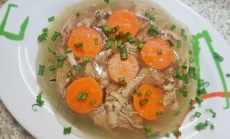 Холодец из куриных шеек