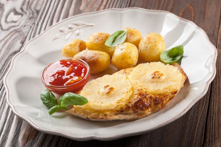 Лучшие куриные отбивные с ананасом и сыром с золотистой тянущейся корочкой