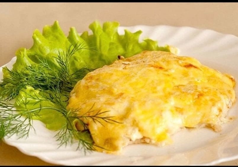 Фирменные куриные отбивные в духовке с сыром под золотистой аппетитной корочкой
