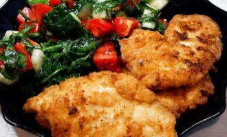 Отбивные из куриных грудок на сковороде