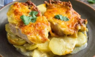 Отбивные из свинины в духовке с картошкой