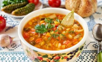 Постный рассольник с перловкой