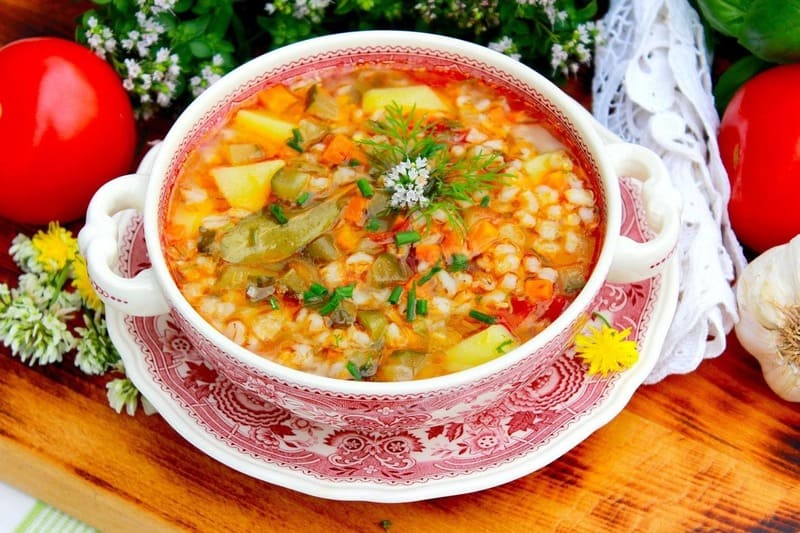 Умами рассольник без мяса с перловкой и грибами
