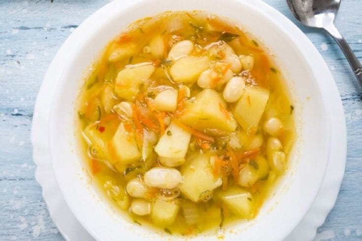 Рассольник с фасолью и солеными огурцами Сытный рассольник с фасолью и солеными огурцами