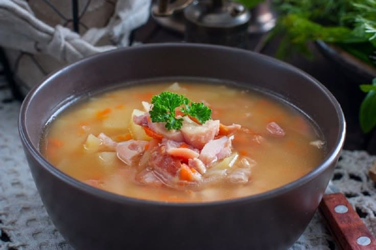 Насыщенный рассольник с копченостями и перловкой