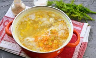 Рассольник с пшеном и солеными огурцами