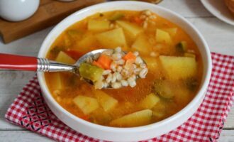 Рассольник в мультиварке с перловкой