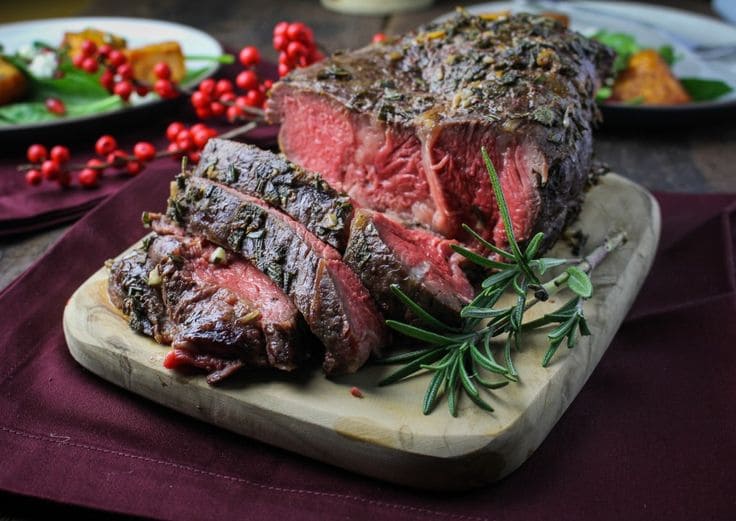 Идеальный ростбиф из говядины в духовке с розовой мякотью medium rare и хрустящей корочкой