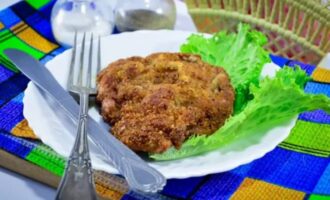 Шницель из говядины на сковороде