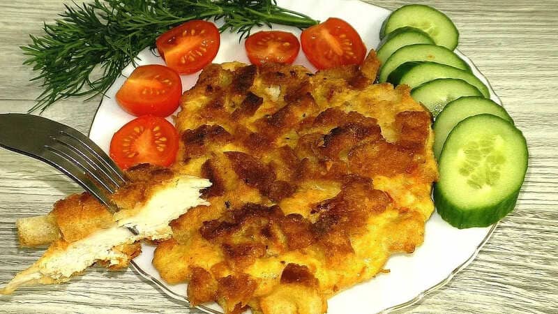 Венский шницель по министерски с золотистой панировкой, лимоном и каперсами