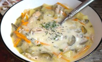 Суп с курицей и солеными огурцами