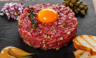 Татарский бифштекс